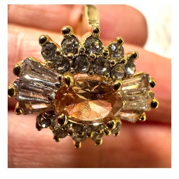 Gold tone rhinestone ring - Picture 6 of 8